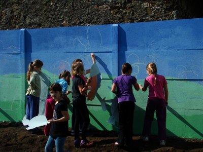 Malování na zeď v azylovém domě v Lochovicích (6.11. 2012)