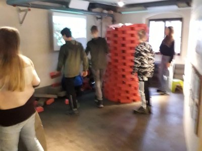 postavíme i komín, který nám díky systému překladu nespadne, ani když několik cihel zespodu ubouráme
