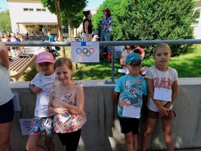 Olympiáda 1.stupně u školní budovy (29.6.2023)