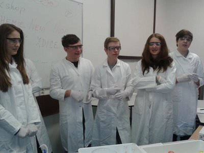 9.B - Exkurze  v Ústavu fyzikální chemie AVČR (28.1. 2015)