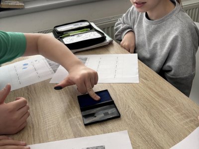 BADATELSKÁ HODINA: DAKTYLOSKOPIE