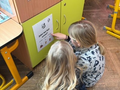 Pokoušíme se porozumět základní myšlence "škola hrou".