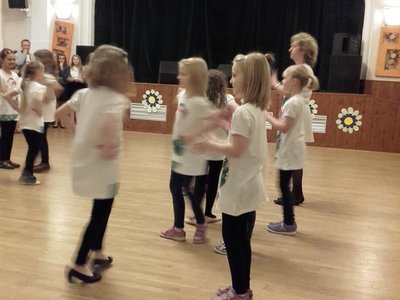 Tancujeme na školním plese ( 26.4. 2016)