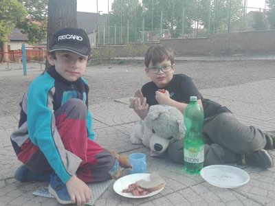 Čarodějnické spaní ve škole